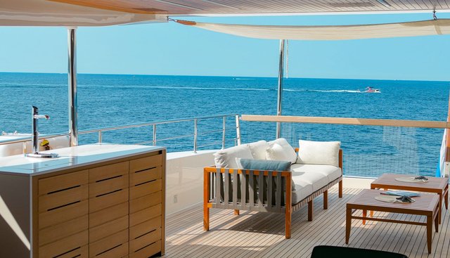 TINY WAVE yacht charter 4