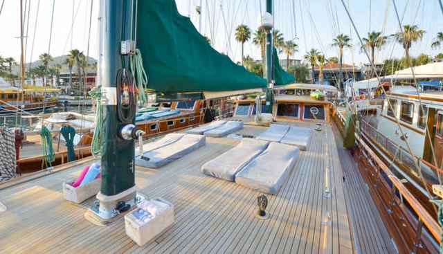 ROS MARE yacht charter 4