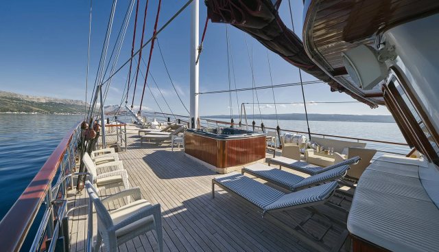 AMORENA yacht charter 4