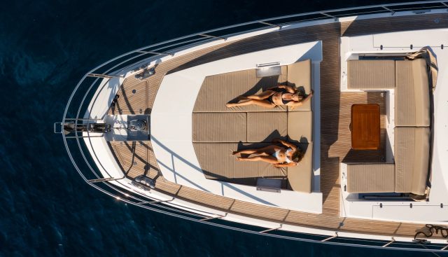 KOMODO yacht charter 4