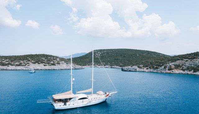 QUEEN OF SEA yacht charter 5