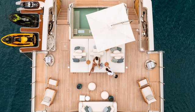 LA LA LAND yacht charter 4