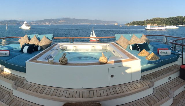 COCOA BEAN yacht charter 3