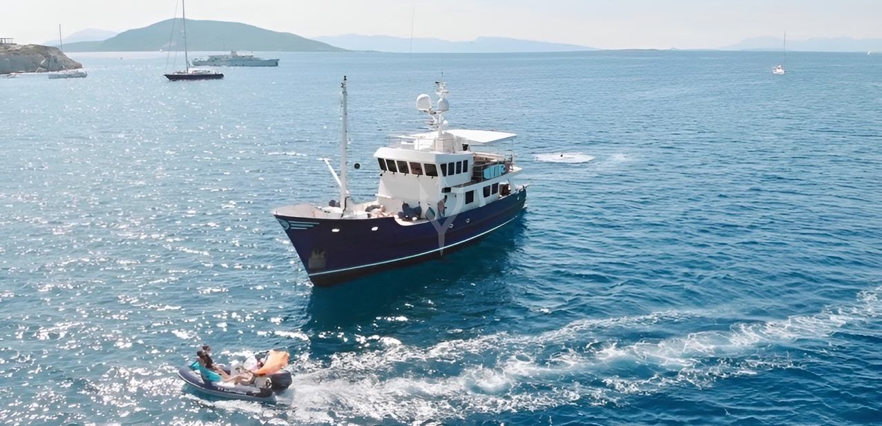 ELEFTHERIA YACHT CHARTER yacht charter