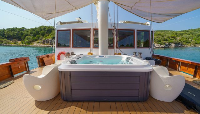 GREEN RAY yacht charter 2