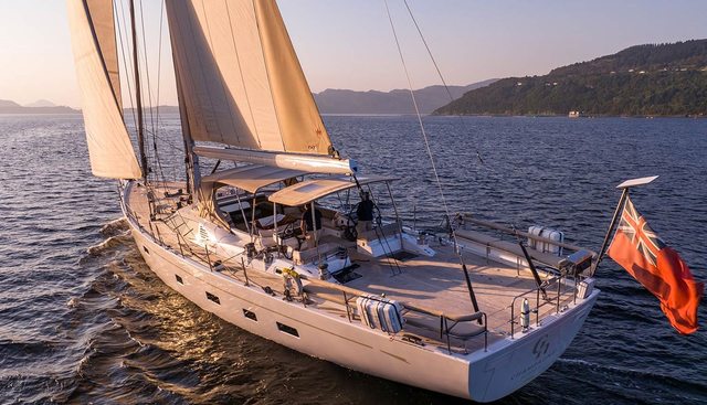CHAMPAGNE HIPPY yacht charter 5