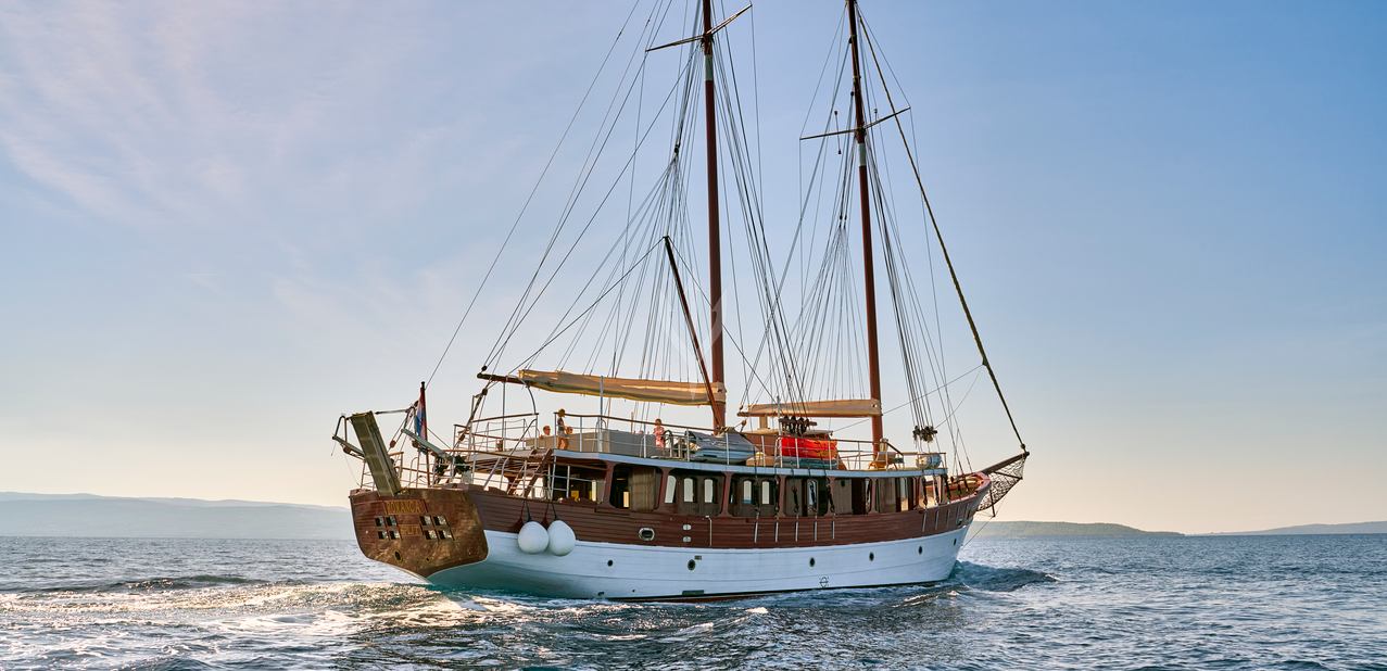 ROMANCA YACHT CHARTER yacht charter