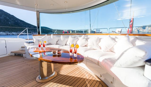Q yacht charter 5