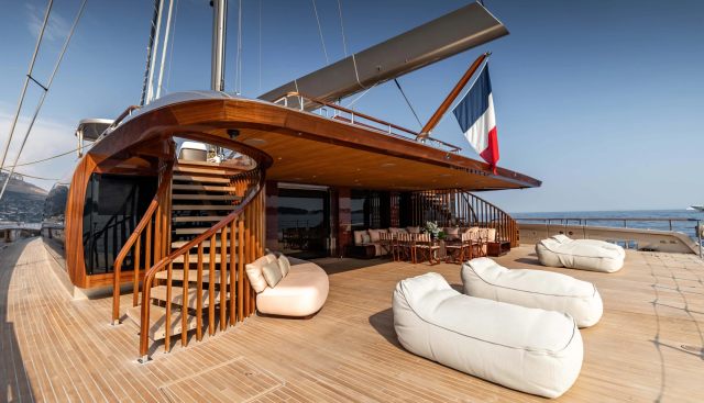 ARTEXPLORER yacht charter 4