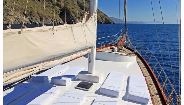 AZRA DENIZ yacht charter 3
