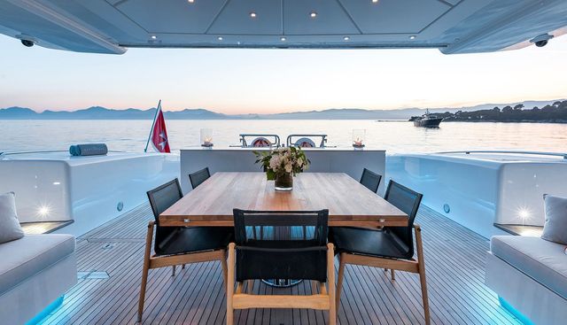 BEACHOUSE yacht charter 5