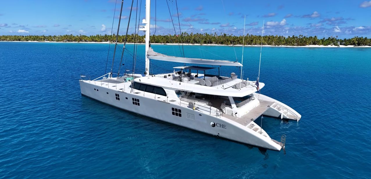 CHE YACHT CHARTER yacht charter