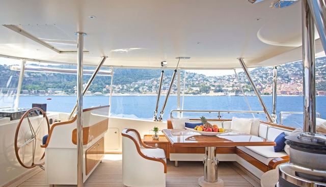 LA LUNA yacht charter 4