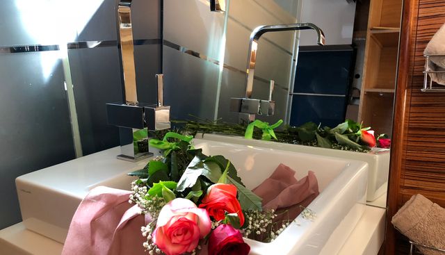 MYSTIQUE yacht charter 5