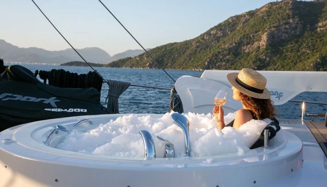 GOOD LIFE yacht charter 4