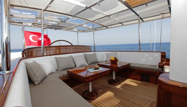 IN LOVE yacht charter 3