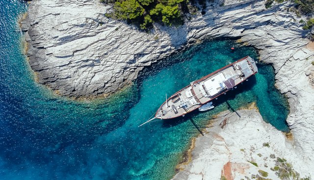 CORSARIO yacht charter 4