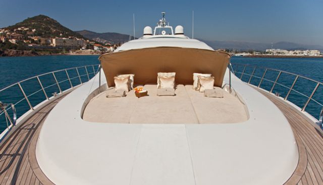 DELHIA yacht charter 3