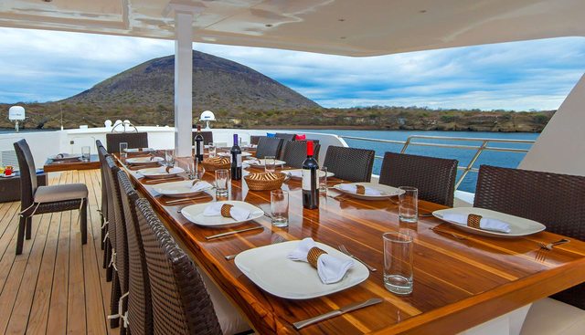 NATURAL PARADISE yacht charter 3