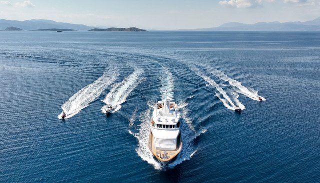 KOKOMO NIGHTS yacht charter 5
