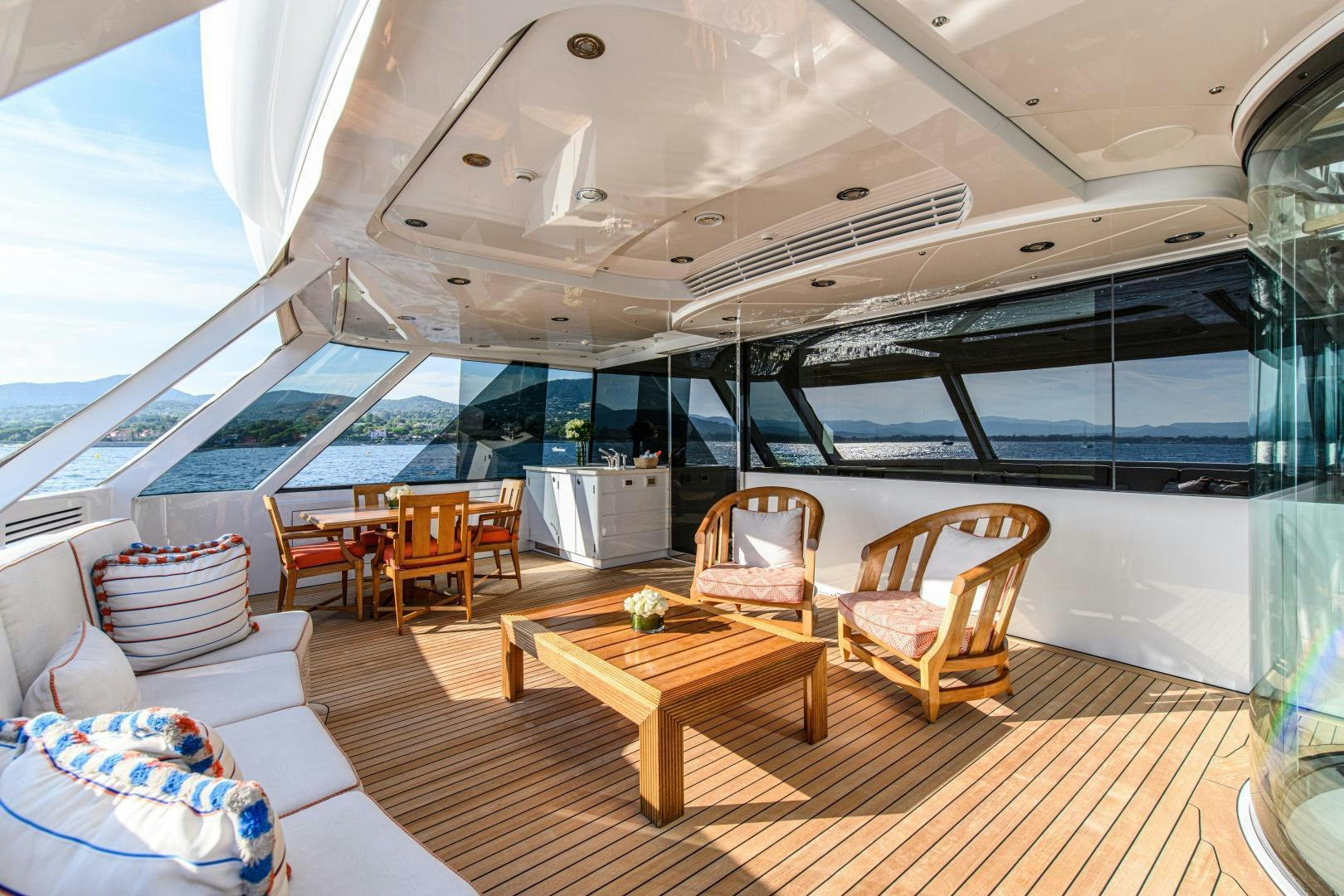VICTORIA DEL MAR yacht charter 3