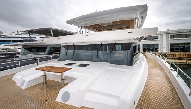 ATRAVERSIA yacht charter 2