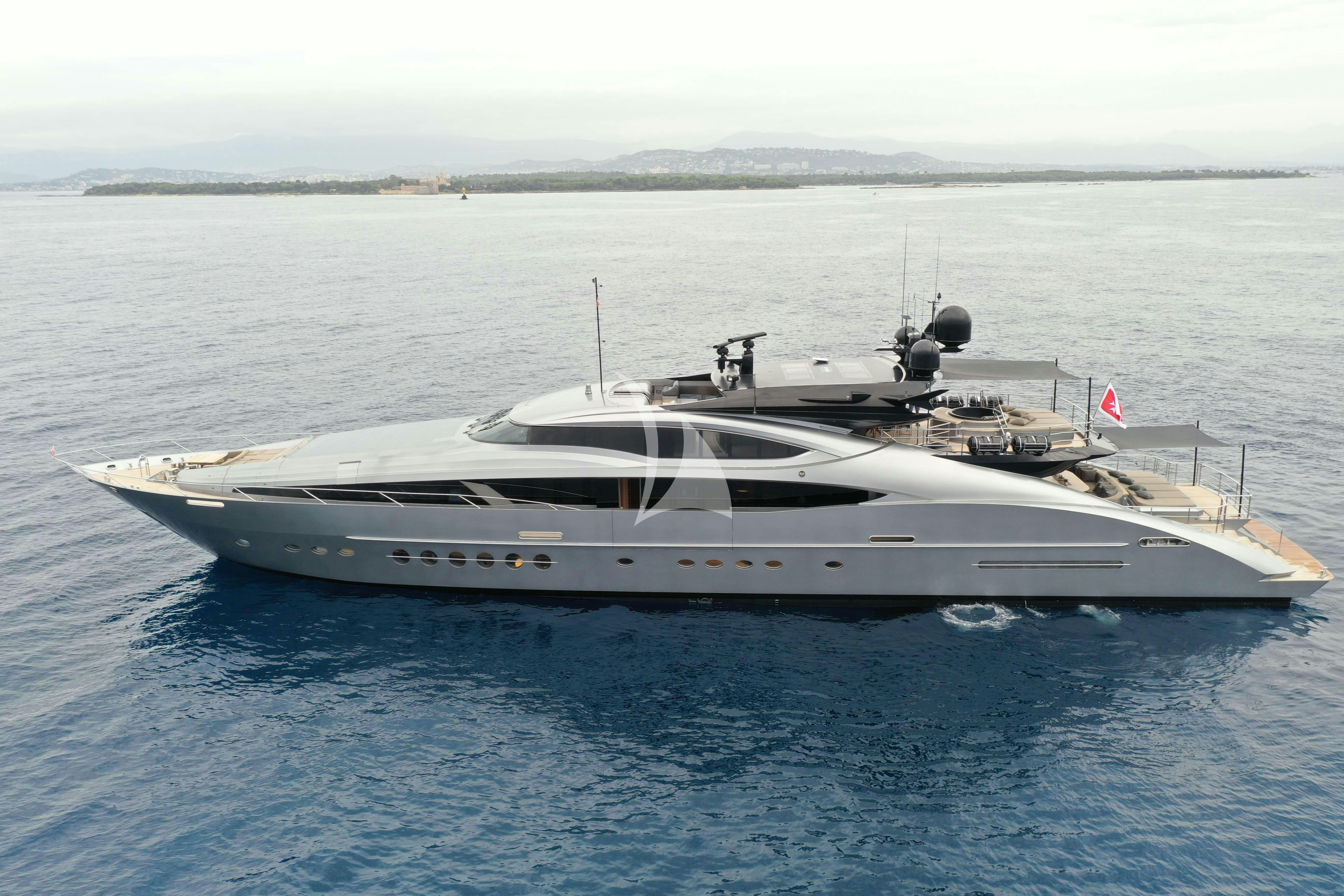 FIVE yacht charter 4