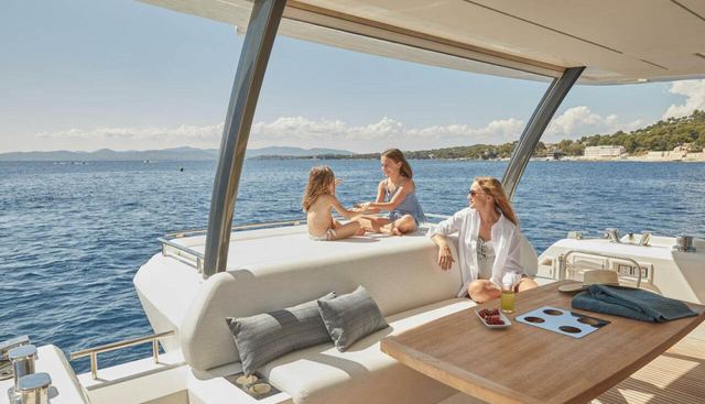 BAZINGA yacht charter 4