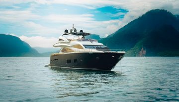 CHILLS yacht charter 4