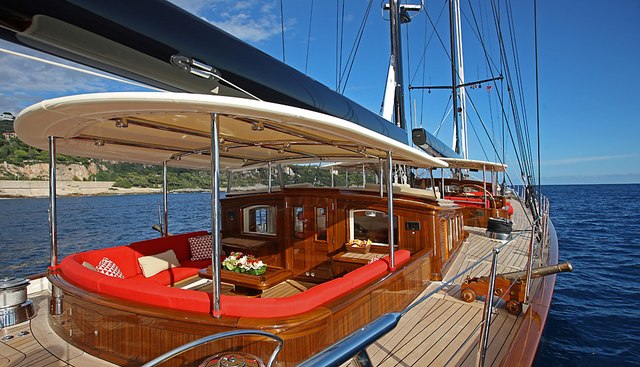 MARIE yacht charter 4