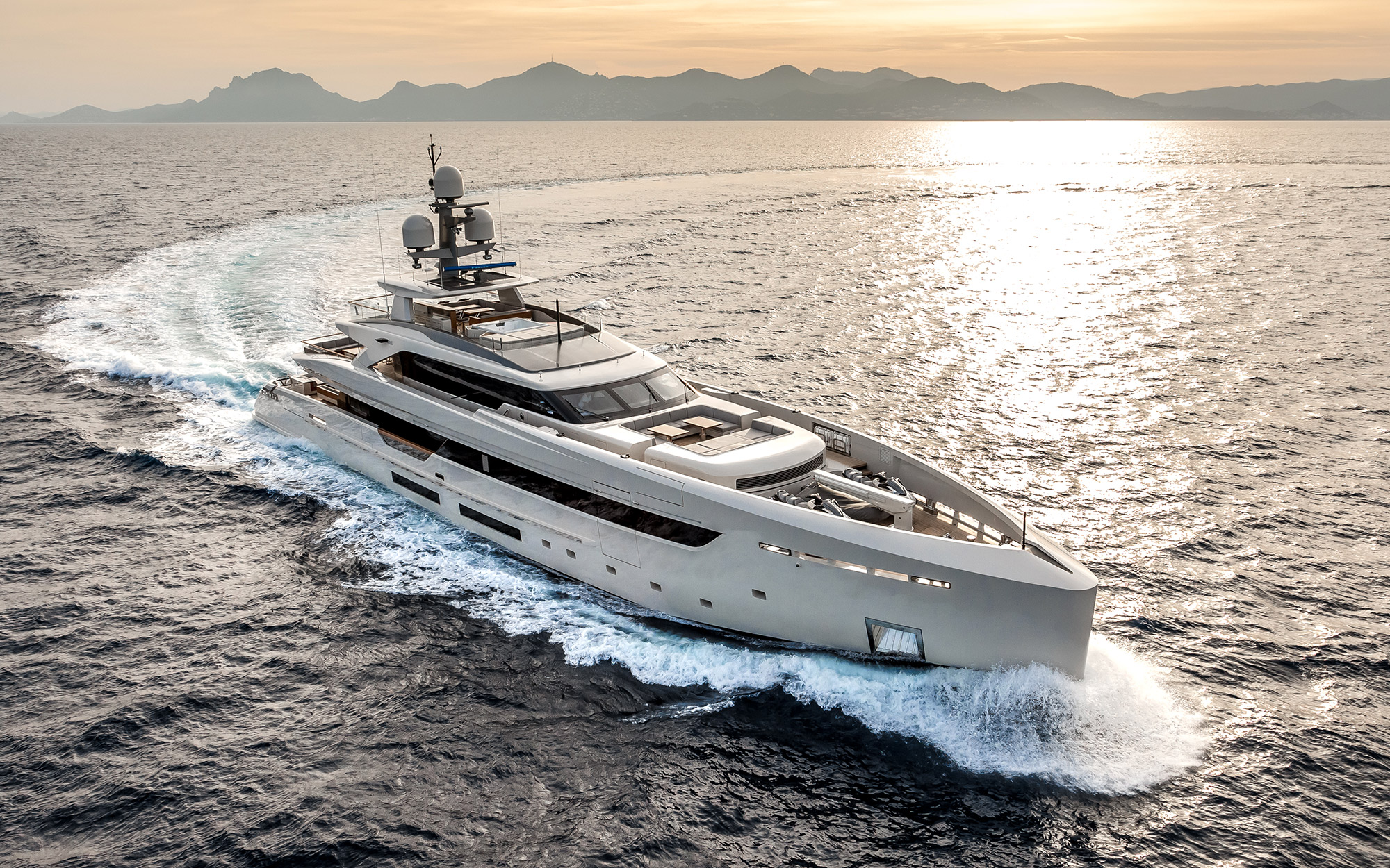 VERTIGE yacht charter 2