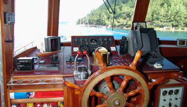 SHANGRI - LA yacht charter 4