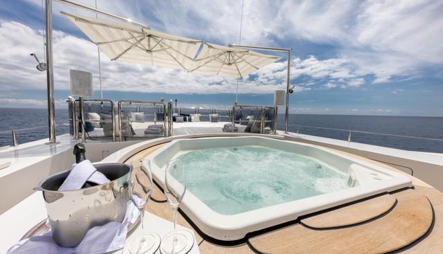 COME PRIMA yacht charter 3
