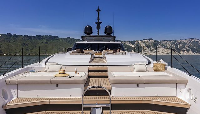 JAG'B yacht charter 3