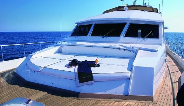 OH QUE LUNA yacht charter 2