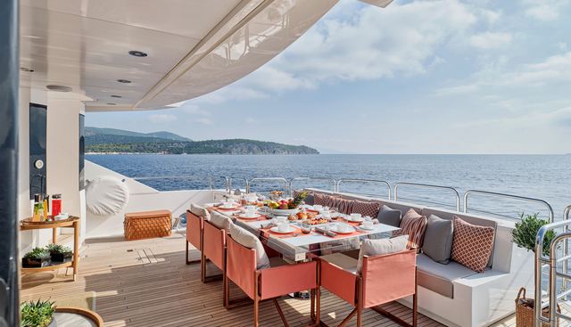 MAKANI II yacht charter 5