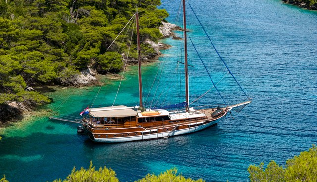 ELEGANZA yacht charter 5