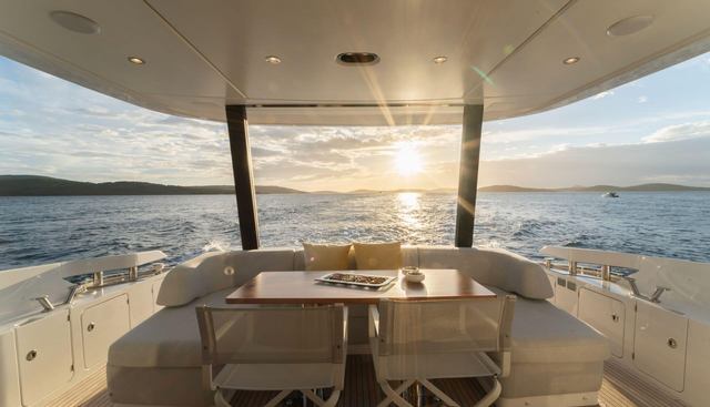 DONNA yacht charter 4