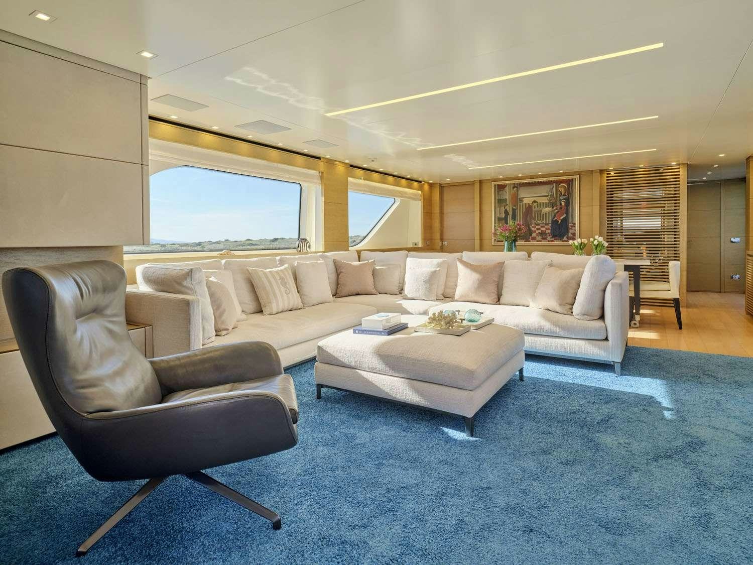FLOR yacht charter 5