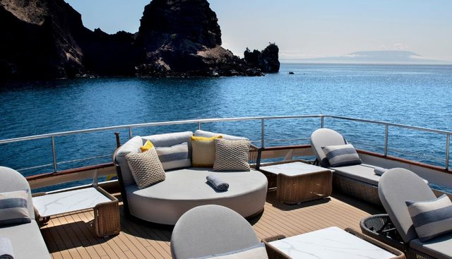 GALAPAGOS EXPLORER yacht charter 4