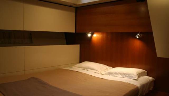 SILANDRA V yacht charter 5
