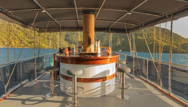MIO VENTO yacht charter 4