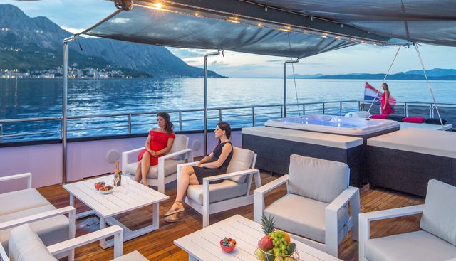 RARA AVIS yacht charter 5