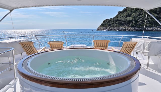 CLARITY yacht charter 2