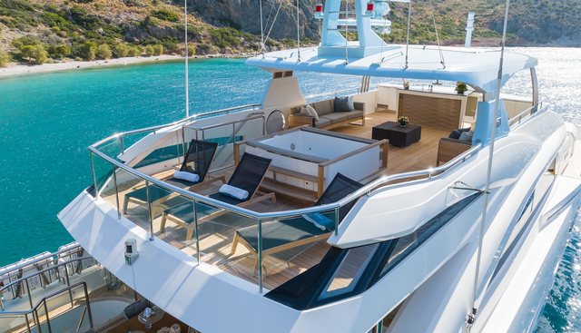 LE VERSEAU yacht charter 2
