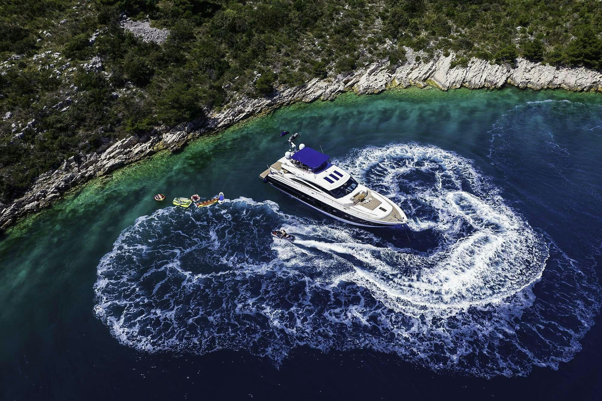 AGAVE yacht charter 3