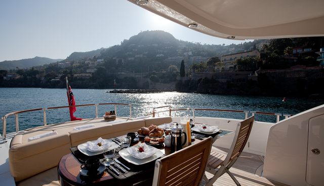 LIZZI yacht charter 4