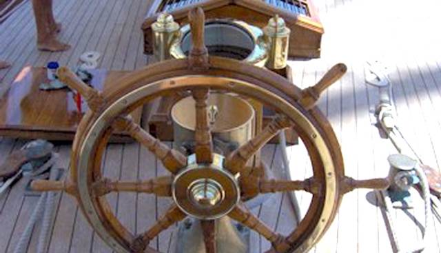MOONBEAM IV yacht charter 4