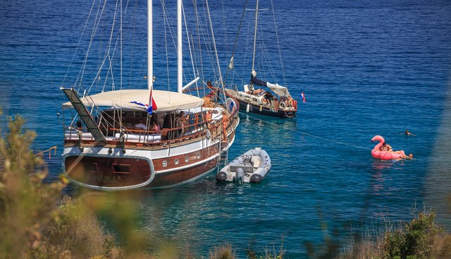 ALLUREE yacht charter 5
