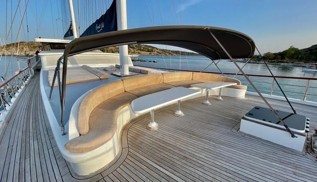 QUESTA VITA yacht charter 3
